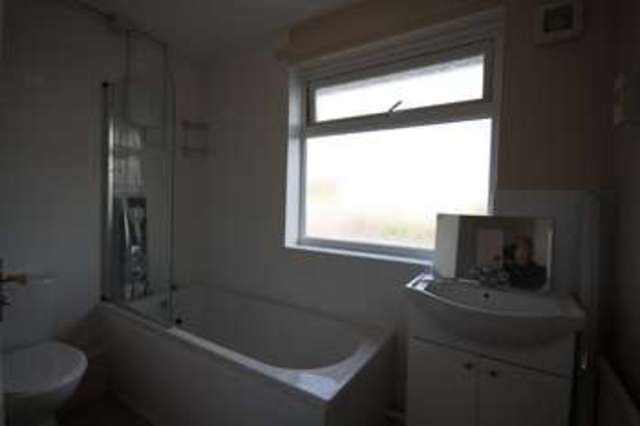  Image of 2 bedroom Flat to rent in Turnpike Road Newbury RG14 at Newbury Newbury, RG14 2NF