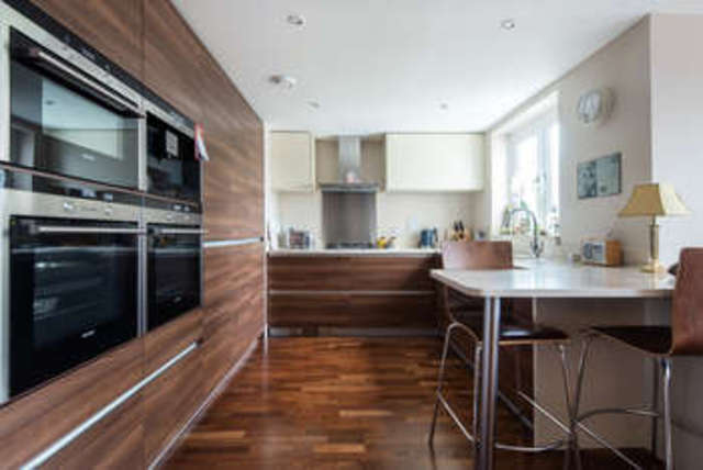  Image of 3 bedroom Flat for sale in Twickenham Road Teddington TW11 at Twickenham Road Teddington Teddington, TW11 8AW