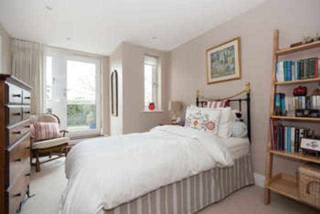 Image of 3 bedroom Flat for sale in Twickenham Road Teddington TW11 at Twickenham Road Teddington Teddington, TW11 8AW