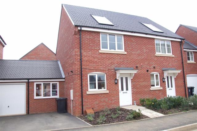  Image of 3 bedroom Detached house for sale in Tyne Way Rushden NN10 at Rushden Northants Rushden, NN10 0GY