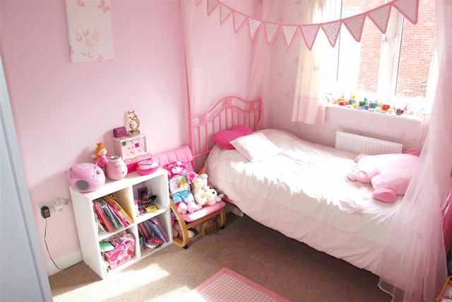  Image of 3 bedroom Detached house for sale in Tyne Way Rushden NN10 at Rushden Northants Rushden, NN10 0GY