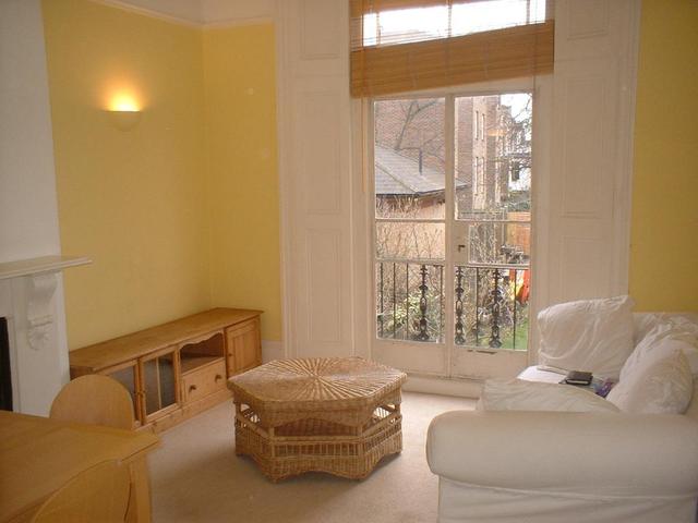  Image of 2 bedroom Flat to rent in Uxbridge Road London W12 at Shepherds Bush  London, W12 9RB