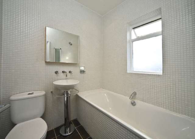  Image of 2 bedroom Apartment to rent in Vera Road London SW6 at Vera Road Fulham London, SW6 6QL