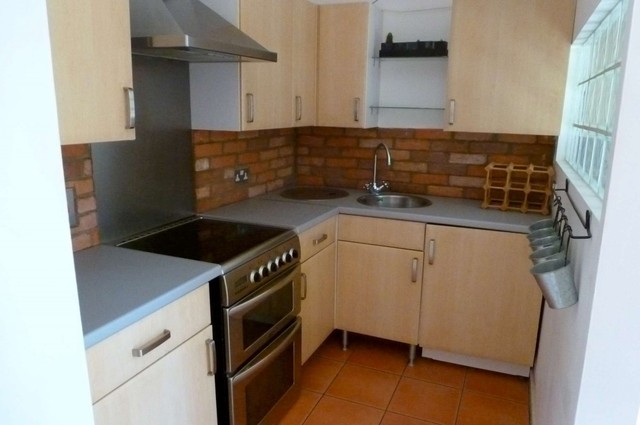  Image of 1 bedroom Ground Flat to rent in Victoria Road North Southsea PO5 at Southsea, PO5 1PL