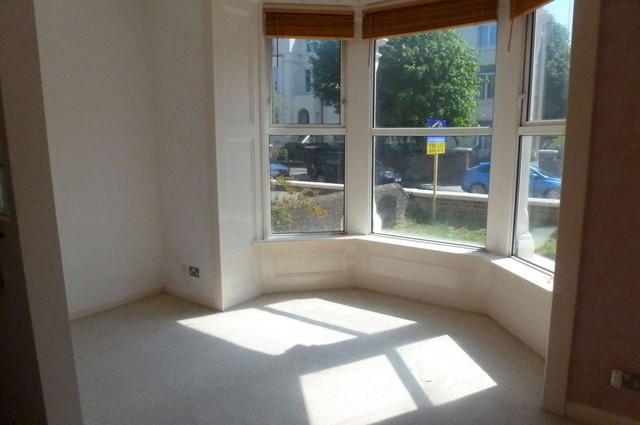  Image of 1 bedroom Ground Flat to rent in Victoria Road North Southsea PO5 at Southsea, PO5 1PL