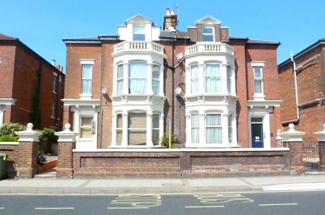  Image of 1 bedroom Ground Flat to rent in Victoria Road North Southsea PO5 at Southsea, PO5 1PL