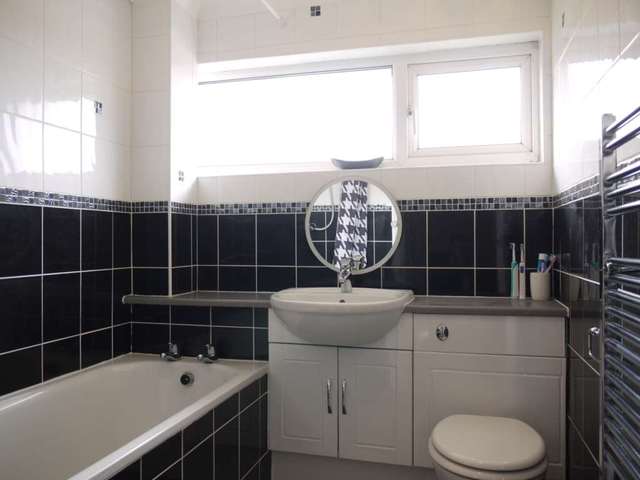  Image of 3 bedroom Detached house for sale in Viking Bracknell RG12 at Viking  Bracknell, RG12 8UW