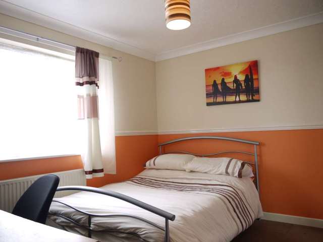  Image of 3 bedroom Detached house for sale in Viking Bracknell RG12 at Viking  Bracknell, RG12 8UW