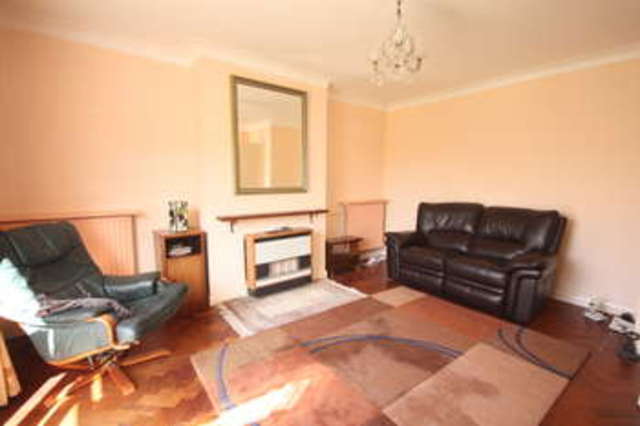  Image of 1 bedroom Ground Flat to rent in Villiers Close Surbiton KT5 at Surrey  Surbiton, KT5 8DN