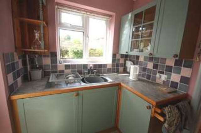  Image of 1 bedroom Ground Flat to rent in Villiers Close Surbiton KT5 at Surrey  Surbiton, KT5 8DN
