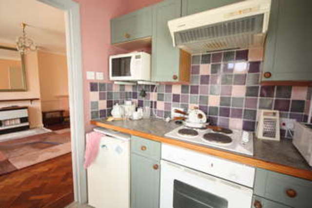  Image of 1 bedroom Ground Flat to rent in Villiers Close Surbiton KT5 at Surrey  Surbiton, KT5 8DN