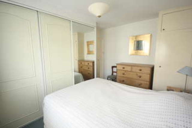  Image of 1 bedroom Ground Flat to rent in Villiers Close Surbiton KT5 at Surrey  Surbiton, KT5 8DN