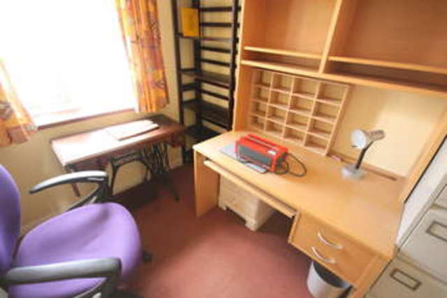  Image of 1 bedroom Ground Flat to rent in Villiers Close Surbiton KT5 at Surrey  Surbiton, KT5 8DN