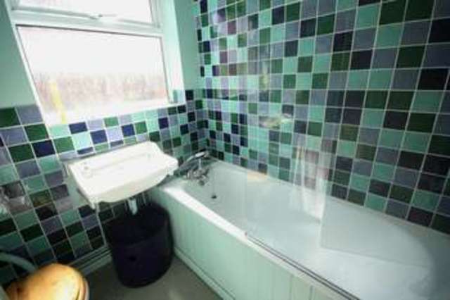  Image of 1 bedroom Ground Flat to rent in Villiers Close Surbiton KT5 at Surrey  Surbiton, KT5 8DN