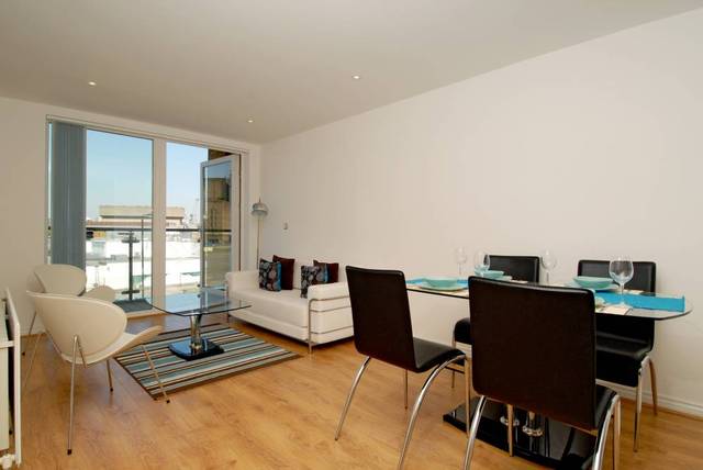  Image of 1 bedroom Property to rent in Battersea Park Road London SW8 at Viridian Apartments  75 Battersea Park Road, SW8 4DA