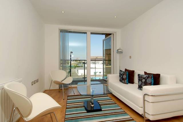  Image of 1 bedroom Property to rent in Battersea Park Road London SW8 at Viridian Apartments  75 Battersea Park Road, SW8 4DA
