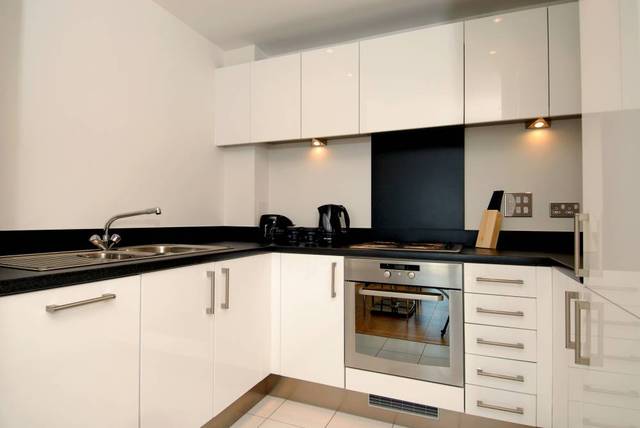  Image of 1 bedroom Property to rent in Battersea Park Road London SW8 at Viridian Apartments  75 Battersea Park Road, SW8 4DA