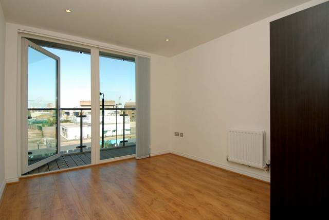  Image of 1 bedroom Property to rent in Battersea Park Road London SW8 at Viridian Apartments  75 Battersea Park Road, SW8 4DA