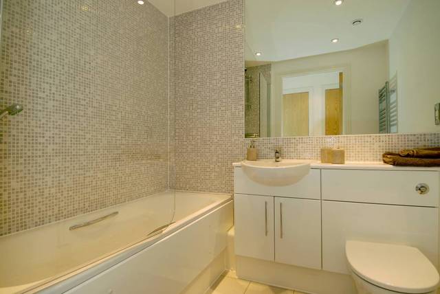  Image of 1 bedroom Property to rent in Battersea Park Road London SW8 at Viridian Apartments  75 Battersea Park Road, SW8 4DA