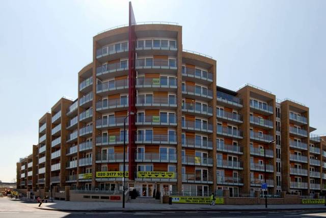  Image of 1 bedroom Property to rent in Battersea Park Road London SW8 at Viridian Apartments  75 Battersea Park Road, SW8 4DA