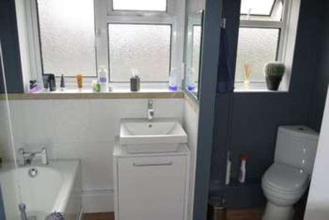  Image of 2 bedroom Flat for sale in The Oaks Warwick Place Leamington Spa CV32 at Leamington Spa Warwickshire, CV32 5DB