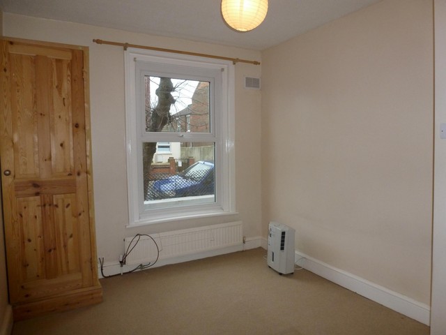  Image of 2 bedroom Flat to rent in Waverley Road Southsea PO5 at 60 Waverley Road  Southsea, PO5 2PP