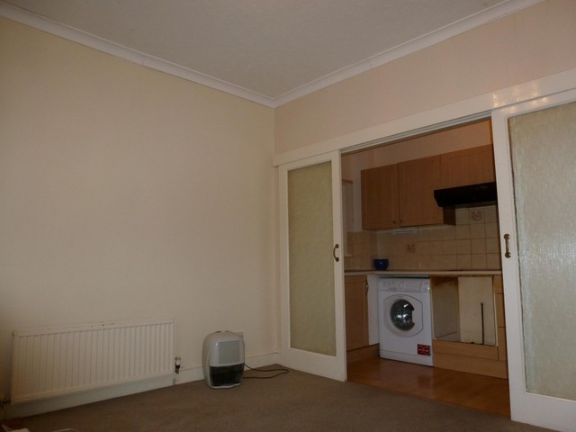  Image of 2 bedroom Flat to rent in Waverley Road Southsea PO5 at 60 Waverley Road  Southsea, PO5 2PP