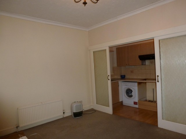  Image of 2 bedroom Flat to rent in Waverley Road Southsea PO5 at 60 Waverley Road  Southsea, PO5 2PP