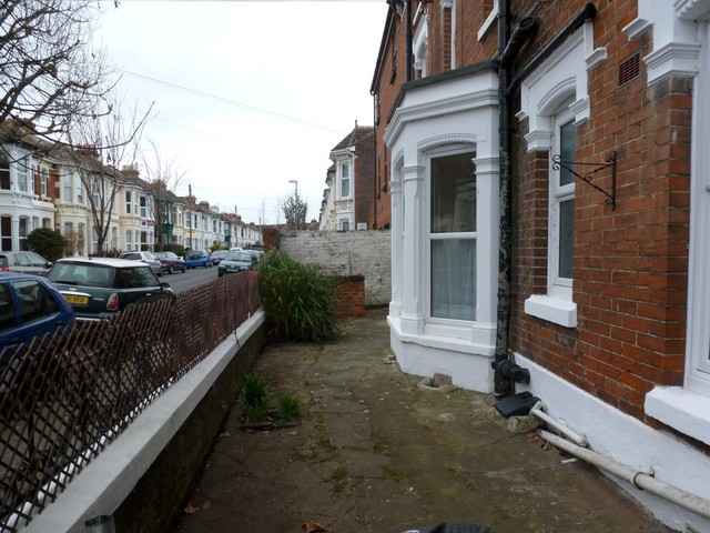  Image of 2 bedroom Flat to rent in Waverley Road Southsea PO5 at 60 Waverley Road  Southsea, PO5 2PP