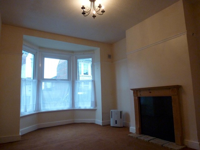  Image of 2 bedroom Flat to rent in Waverley Road Southsea PO5 at 60 Waverley Road  Southsea, PO5 2PP