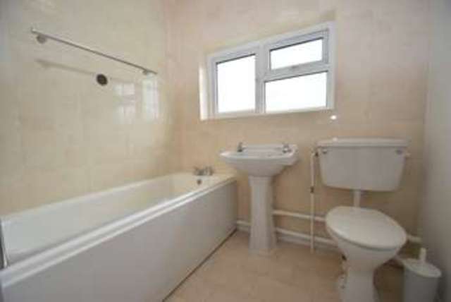  Image of 3 bedroom Semi-Detached house to rent in Wayside Green Woodcote Reading RG8 at Woodcote  Reading, RG8 0QJ
