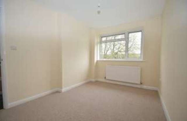  Image of 3 bedroom Semi-Detached house to rent in Wayside Green Woodcote Reading RG8 at Woodcote  Reading, RG8 0QJ