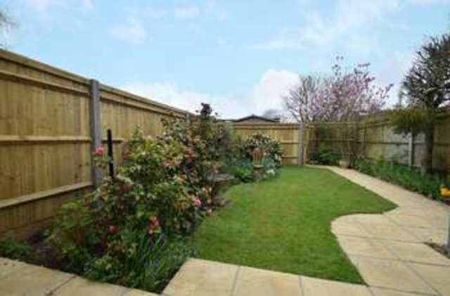  Image of 3 bedroom Semi-Detached house to rent in Wayside Green Woodcote Reading RG8 at Woodcote  Reading, RG8 0QJ