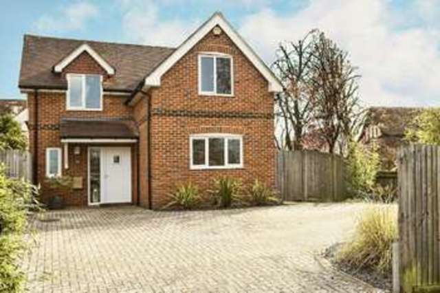  Image of 3 bedroom Detached house for sale in Wellington Avenue Reading RG2 at Wellington Avenue  Reading, RG2 7BP