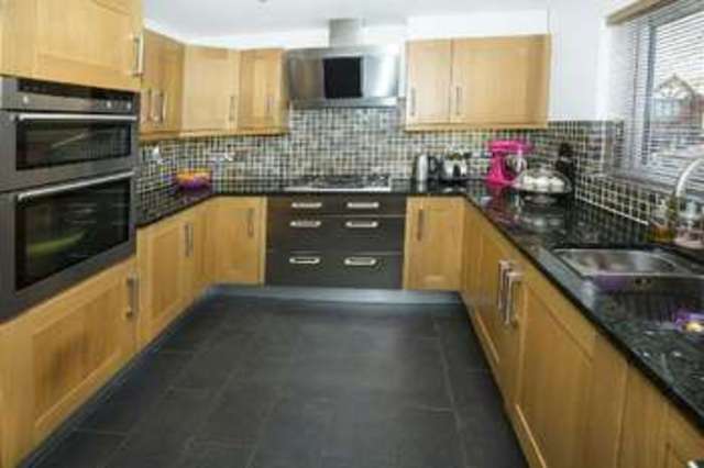  Image of 3 bedroom Detached house for sale in Wellington Avenue Reading RG2 at Wellington Avenue  Reading, RG2 7BP