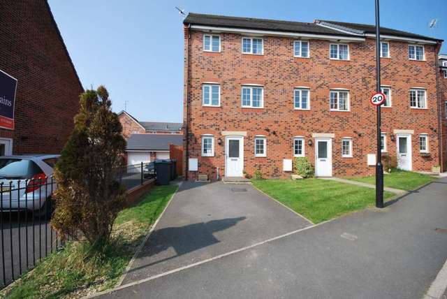  Image of 4 bedroom Town House to rent in Wesham Park Drive Wesham Preston PR4 at Wesham Park Drive Wesham Preston, PR4 3EF