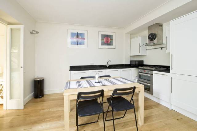  Image of 2 bedroom Ground Flat to rent in Pembroke Place London W8 at West Pembroke Court  19 Pembroke Place, W8 6EX