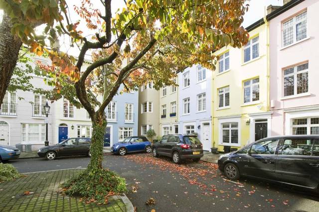 Image of 2 bedroom Ground Flat to rent in Pembroke Place London W8 at West Pembroke Court  19 Pembroke Place, W8 6EX