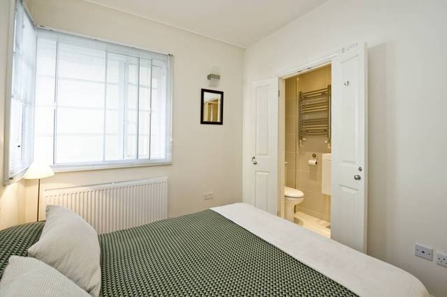  Image of 2 bedroom Ground Flat to rent in Pembroke Place London W8 at West Pembroke Court  19 Pembroke Place, W8 6EX