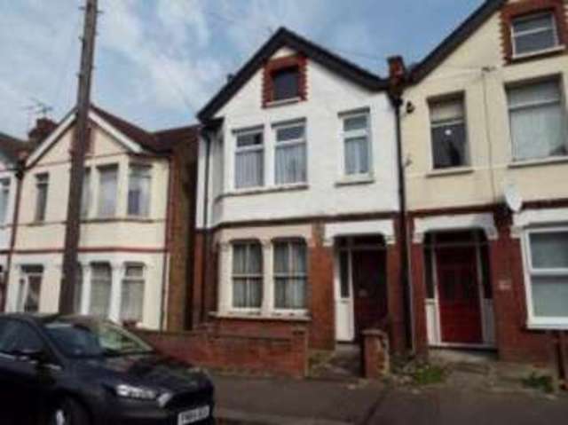  Image of 1 bedroom Flat for sale in Brightwell Avenue Westcliff-on-Sea SS0 at Westcliff-On-Sea Essex Prittlewell, SS0 9EF