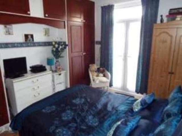  Image of 1 bedroom Flat for sale in Brightwell Avenue Westcliff-on-Sea SS0 at Westcliff-On-Sea Essex Prittlewell, SS0 9EF
