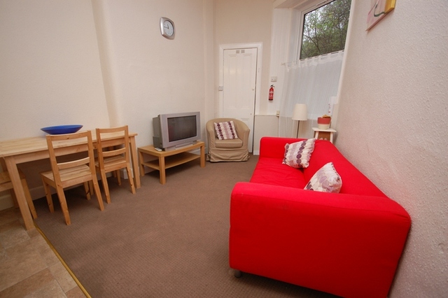  Image of 2 bedroom Flat to rent in Westfield Street Edinburgh EH11 at Gorgie Edinburgh Edinburgh, EH11 2RA