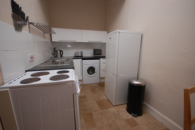  Image of 2 bedroom Flat to rent in Westfield Street Edinburgh EH11 at Gorgie Edinburgh Edinburgh, EH11 2RA