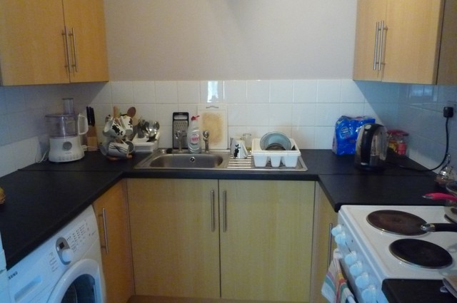 Image of Studio flat to rent in Williams Close Addlestone KT15 at Addlestone, KT15 1UR