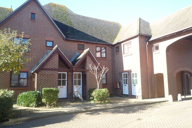  Image of 1 bedroom Flat to rent in Fishbourne Road East Chichester PO19 at Fishbourne Road East  Chichester, PO19 3HL