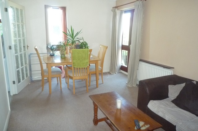  Image of 1 bedroom Flat to rent in Fishbourne Road East Chichester PO19 at Fishbourne Road East  Chichester, PO19 3HL