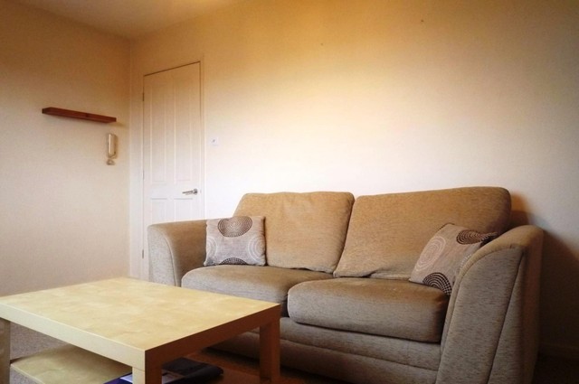  Image of 1 bedroom Flat to rent in Windrush Drive High Wycombe HP13 at Windrush Drive  High Wycombe, HP13 7UL