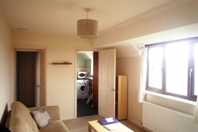  Image of 1 bedroom Flat to rent in Windrush Drive High Wycombe HP13 at Windrush Drive  High Wycombe, HP13 7UL