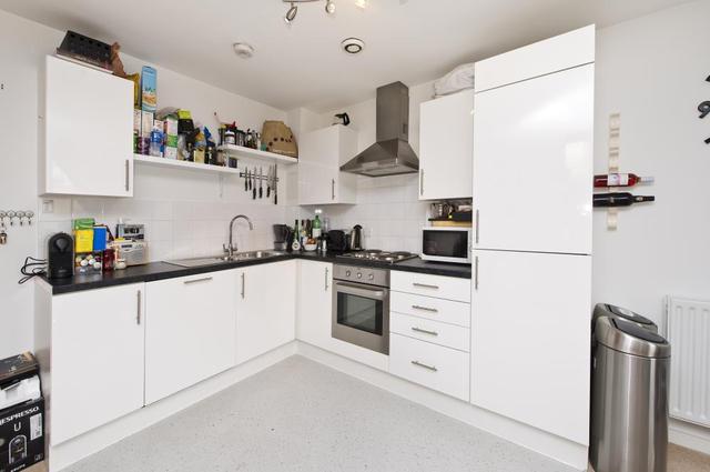  Image of 2 bedroom Flat to rent in Wingate Square London SW4 at Wingate Square  London, SW4 0AN
