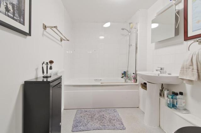  Image of 2 bedroom Flat to rent in Wingate Square London SW4 at Wingate Square  London, SW4 0AN